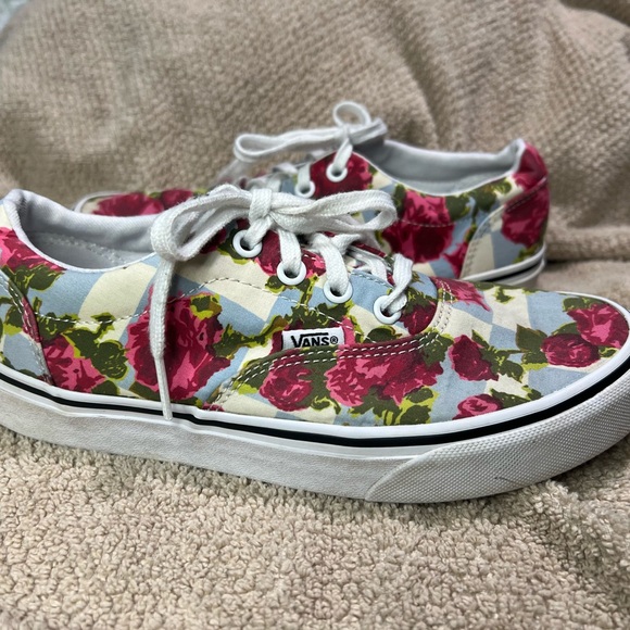 Vans 721357 Roses On Blue Checkered Pattern Sk8 Shoe Off The Wall Size 6.5 - Picture 2 of 10